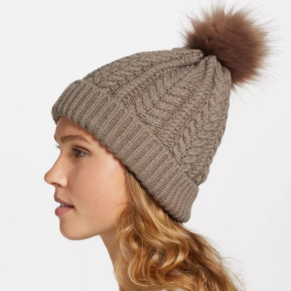 NWT Northeast Outfitters Women's Cozy Cabin Cable Knit Fur Pom Hat Beanie - Picture 1 of 5